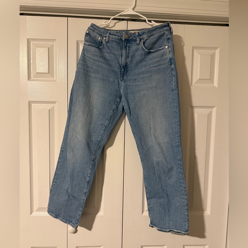 Madewell Women's Curvy 90s Straight Jeans in light wash